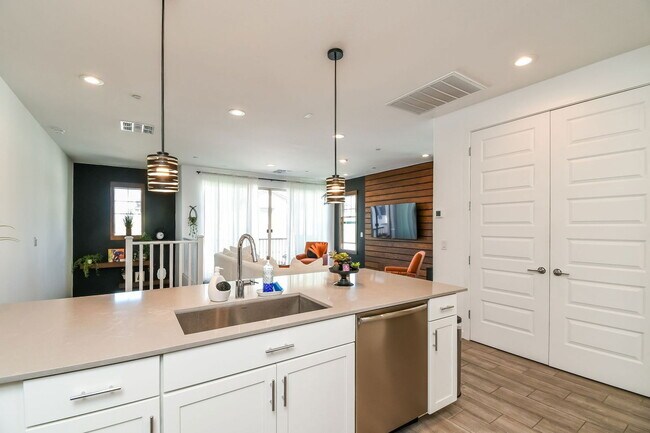 Building Photo - 9922 E Wavelength Ave