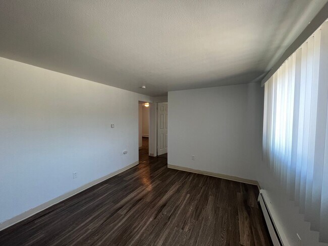 Building Photo - 2 Bedroom 1 Bathroom Westminster Condo