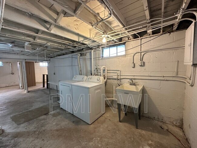 Building Photo - 209 N Rensselaer Ave