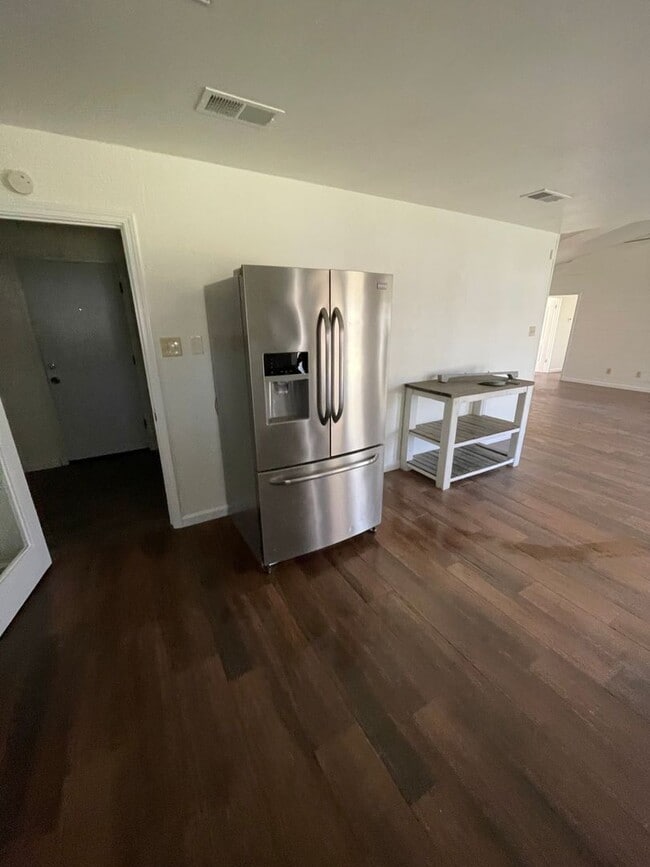 Building Photo - Welcome home!