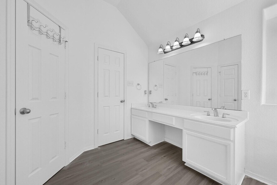 Owners Bathroom vanity - 811 Belvedere Dr