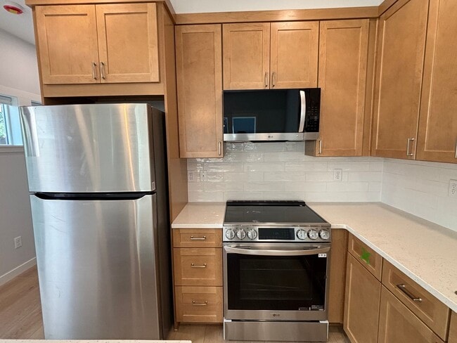 Building Photo - 2 Bed 2.5 Bath New-Construction Duplex