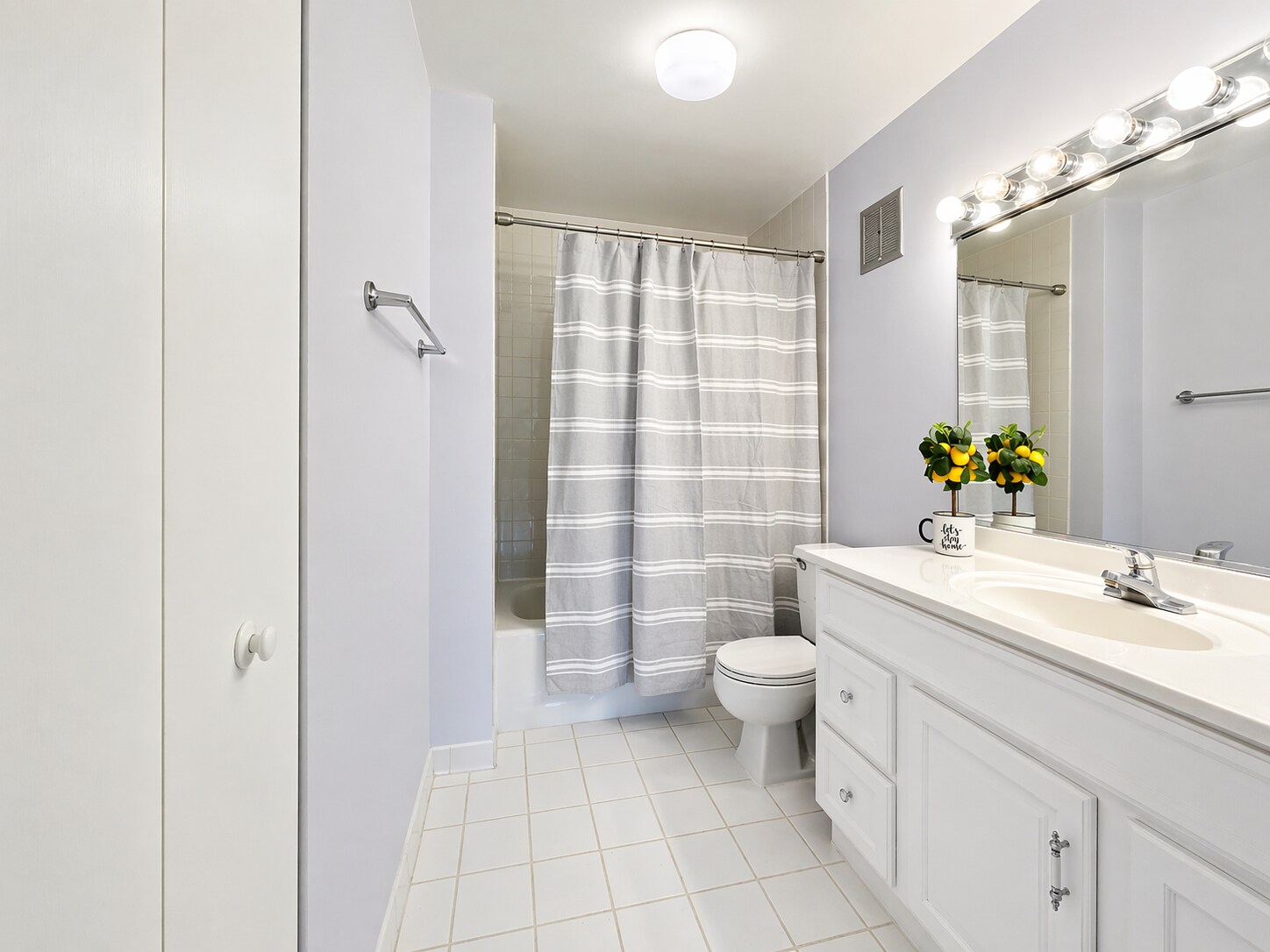 Building Photo - 1615 E Central Rd