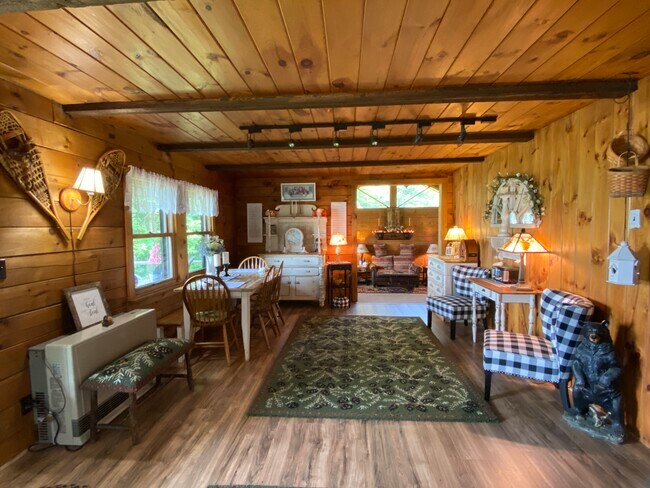 Dining / kitchen open concept - 1931 Middlebrook Rd