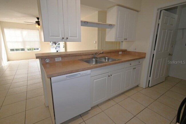 Building Photo - 5914 Willow Ridge Dr