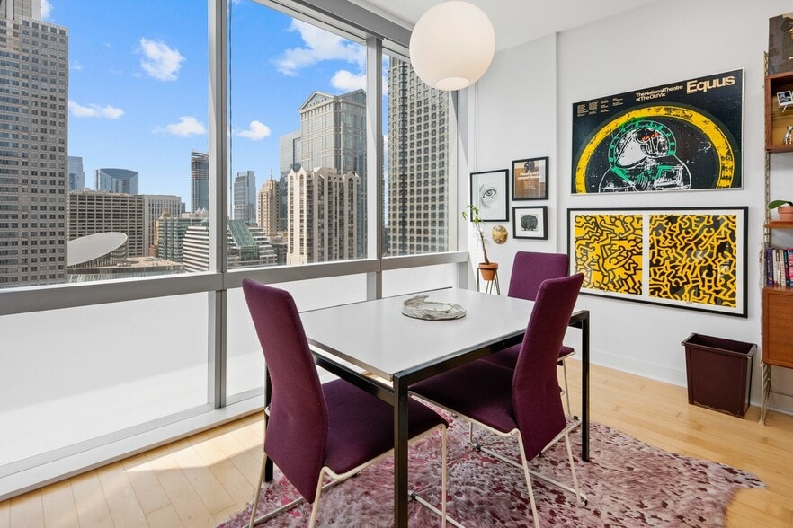 Building Photo - 8 E Randolph St