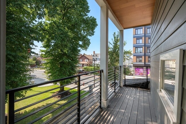 Building Photo - 599 Broadway