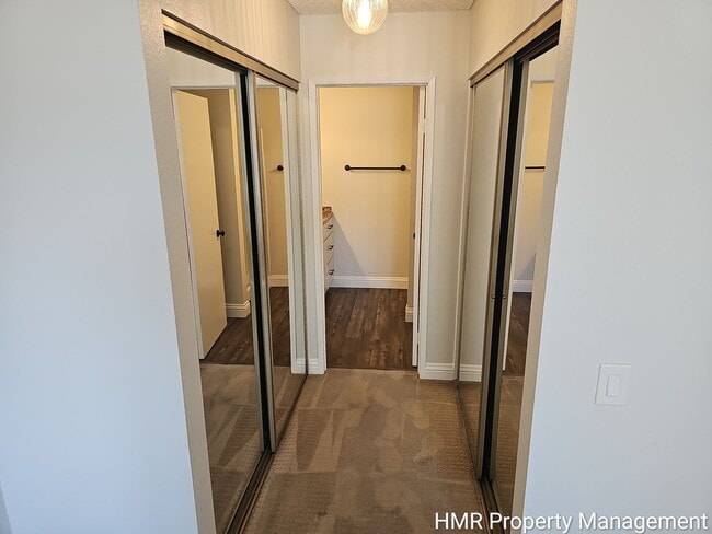 Building Photo - Spacious Two-Story Condo
