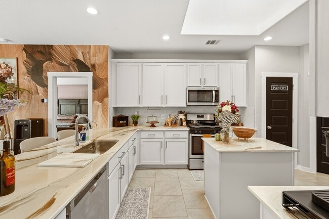 Building Photo - 1511 Maple Rdg Dr