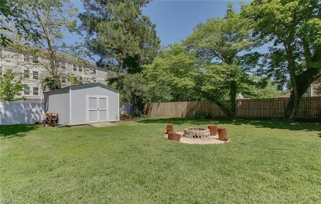 Building Photo - 7415 Yorktown Dr