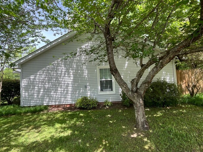 Building Photo - Now Available to View! Immaculate 2 bed, 2 bath, Fireplace, Garage, Granite and More!!