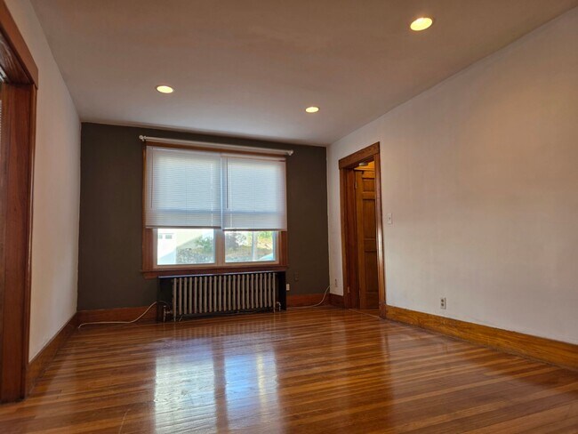 Building Photo - 30 S Crescent Circuit