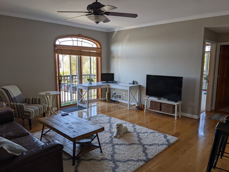 living - 283 S Zeeb Rd