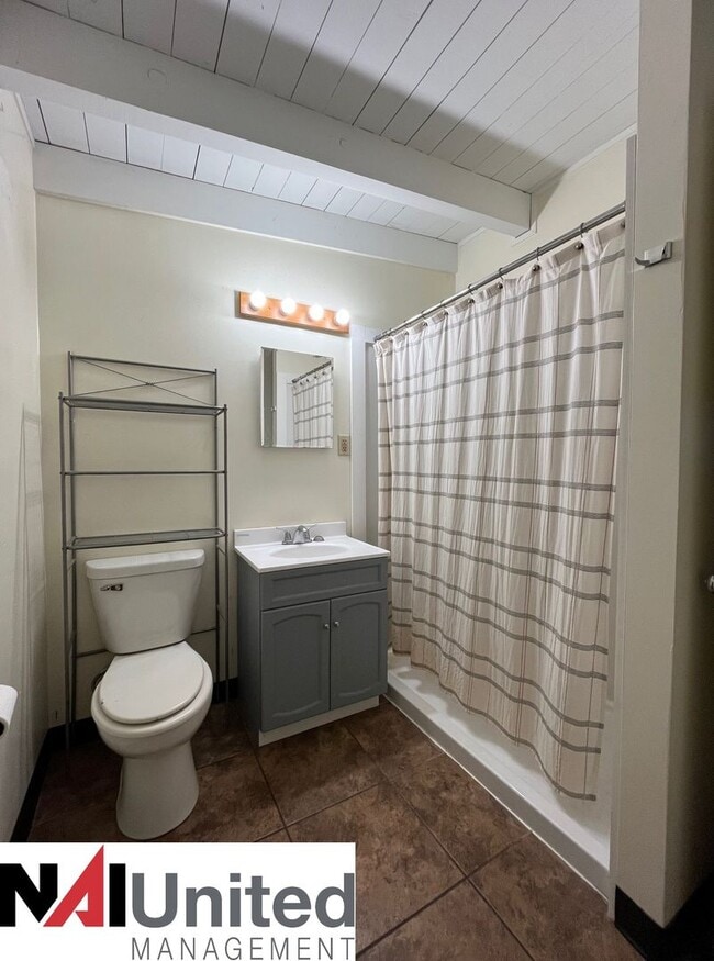 Building Photo - Three bedroom, one bathroom duplex for rent