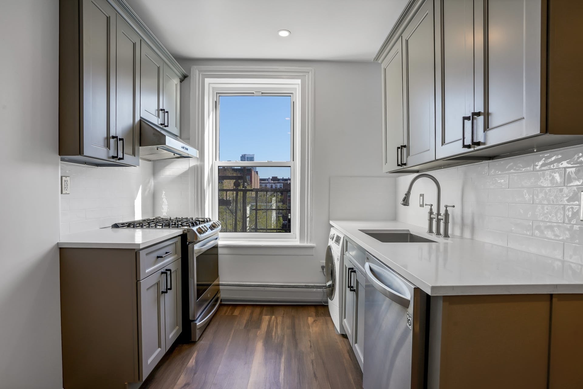 Building Photo - 245 4th St