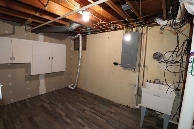 Building Photo - Spacious Home for rent!