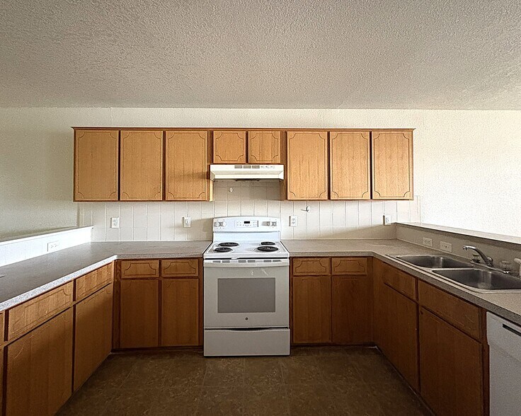 Building Photo - 2111 Jennifer Dr