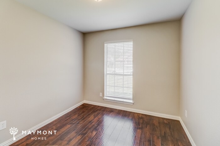 Building Photo - 911 Walters Dr