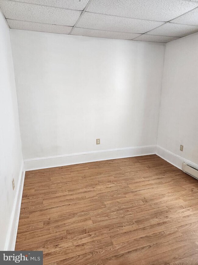 Building Photo - 15 N Washington St