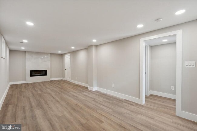 Building Photo - 2414 Phillips Dr