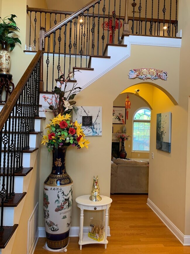 Building Photo - 6007 Windsor Cir