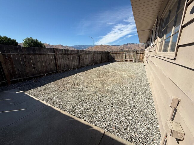 Building Photo - Now renting 2 bedroom Duplex please visit ...