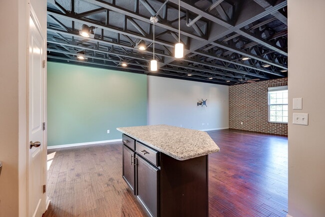 Building Photo - 9581 Tahoe Dr