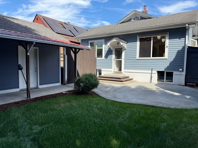 Building Photo - 2BR + Office Seward Park Home w/ A/C & 125...