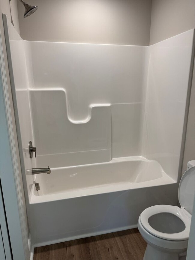 Building Photo - 1006 10th Ave NE