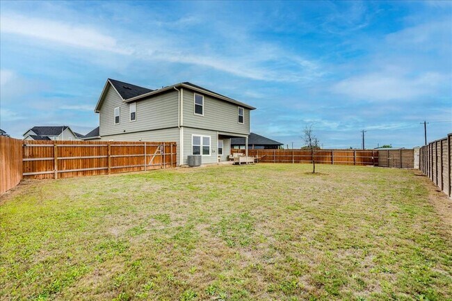 Building Photo - 125 Frogmore Lp