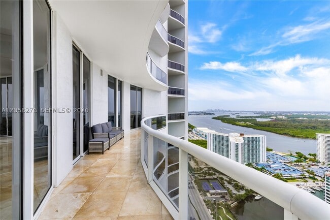 Building Photo - 16001 Collins Ave