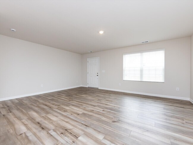 Building Photo - 1048 Old Trade St