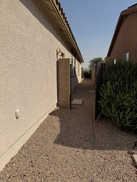 Building Photo - 17684 W Desert Bloom St