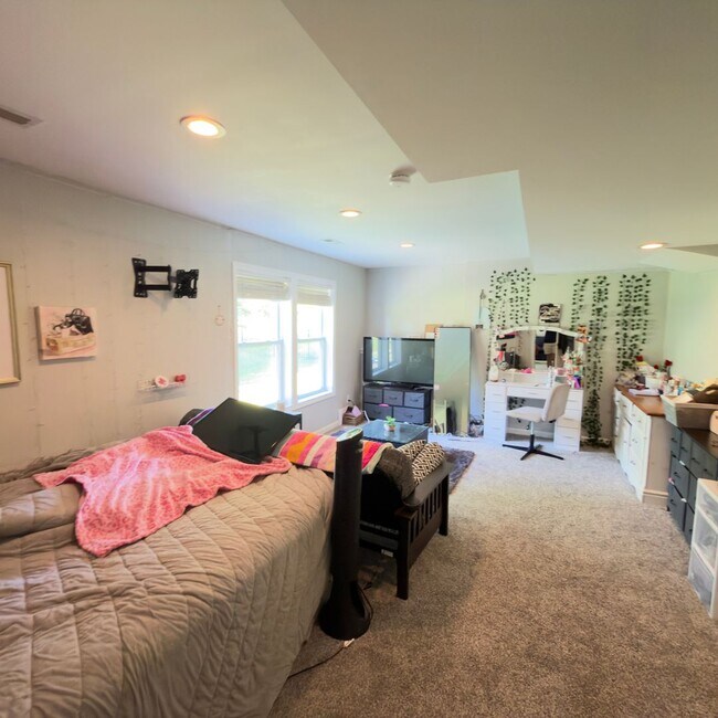 Building Photo - Single Family Home In The Desirable Cannon Farms Neighborhood!