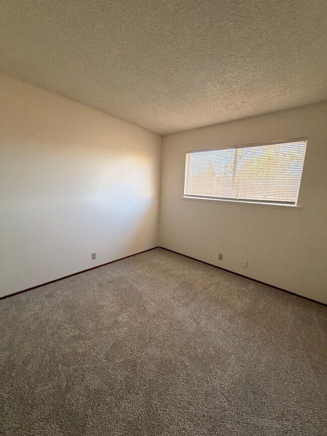 Building Photo - 6013-6013 Woodminster Cir