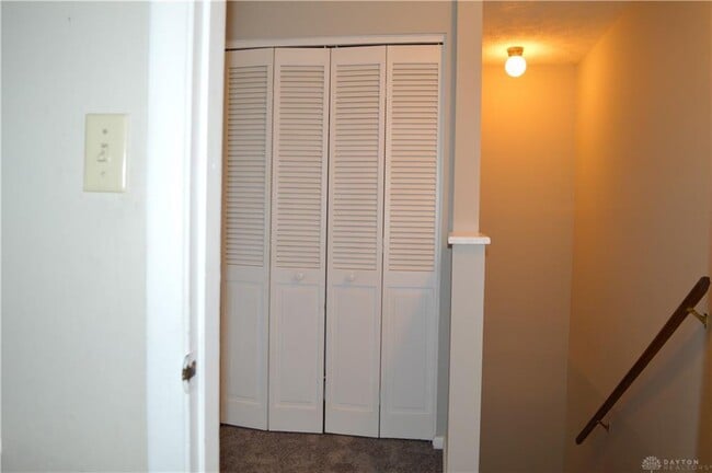 Building Photo - 1215 Robbins Run Ct