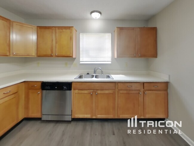 Building Photo - 6916 N Karnes Dr