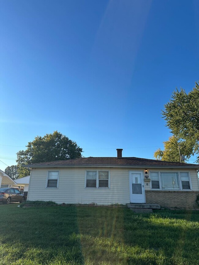 Building Photo - 1819 E Perry St