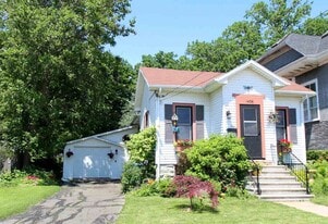 Building Photo - 1436 W New York Ave