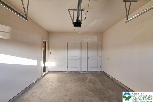 Building Photo - 6639 Stein Way