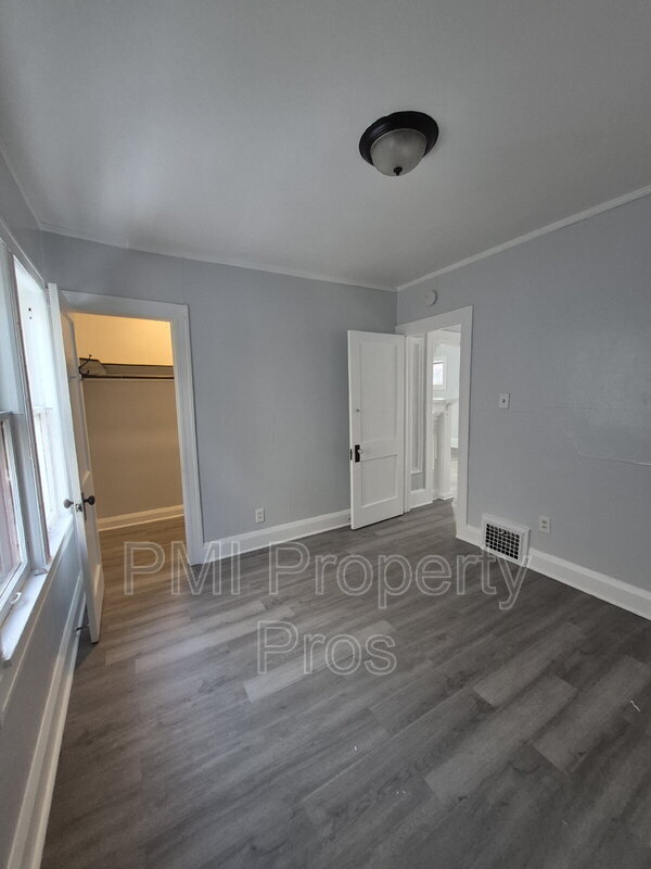 Building Photo - 2517 W Hadley St