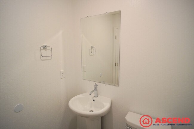 Building Photo - Stunning Home In Gossamer Grove!