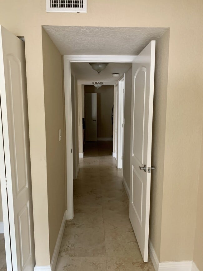 Building Photo - 2841 N Oakland Forest Dr
