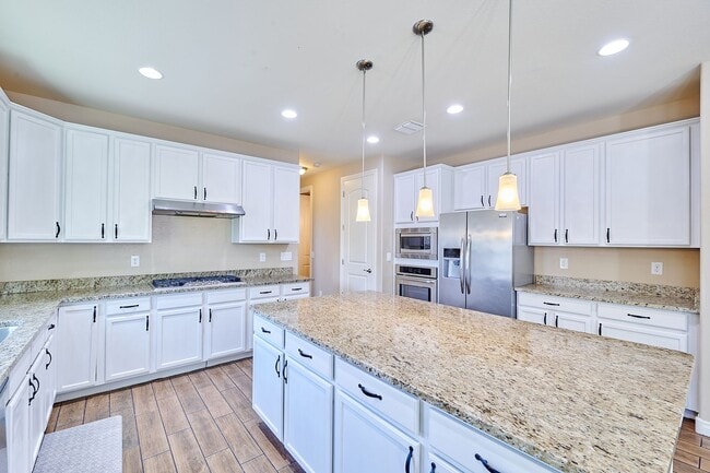 Building Photo - Lynx