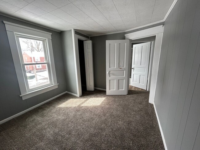 Building Photo - Fully Renovated 3 Bedroom, 2 Full Bath Home on a Double Lot in Grove City!