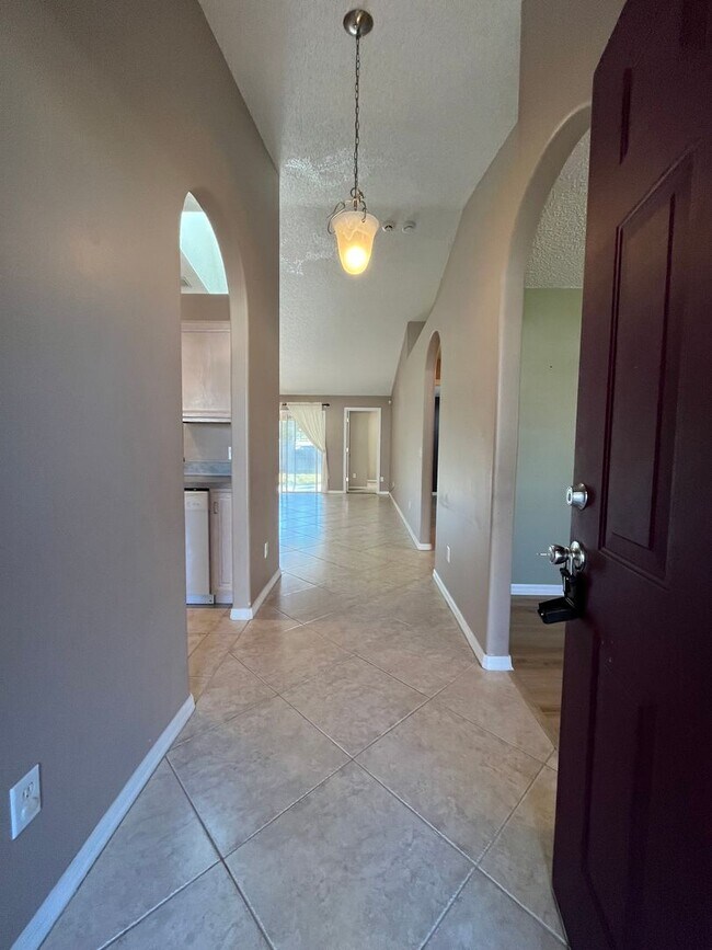 Building Photo - Beautiful Fenced in Yard on a cul-de-sac!!!