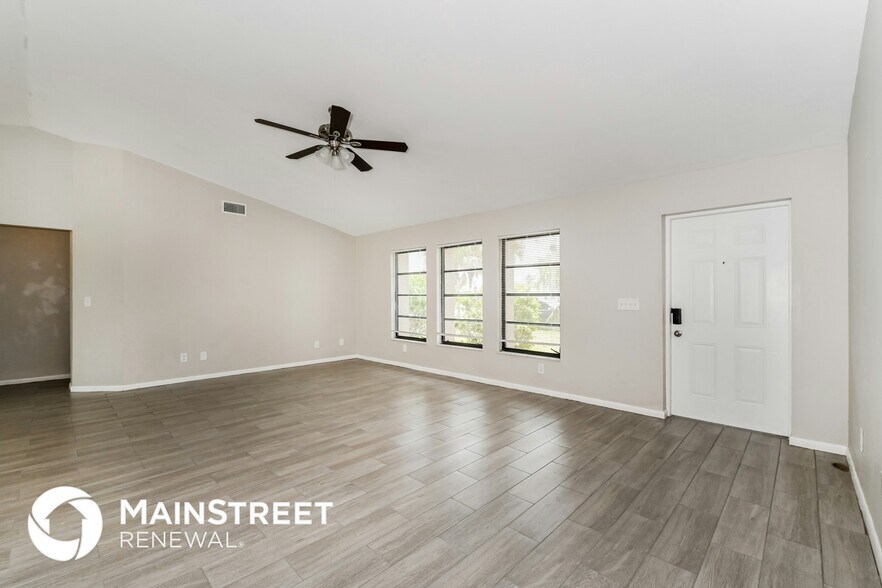 Building Photo - 3604 SW 6th Ave