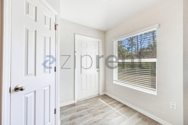 Building Photo - 12009 Henley Ave