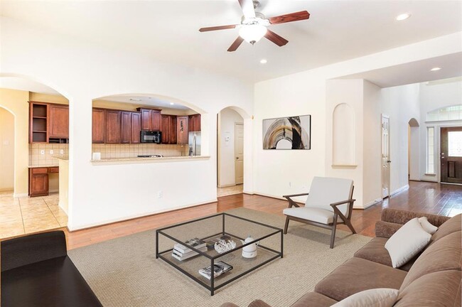 Building Photo - 62 S Longsford Cir