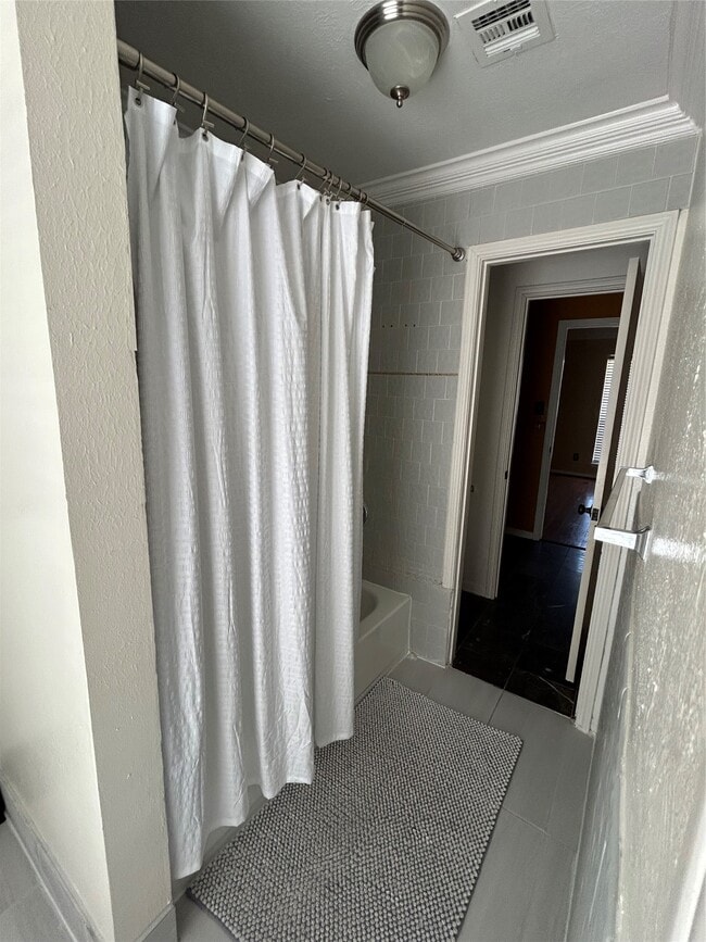 Building Photo - 9339 Westwood Village Dr